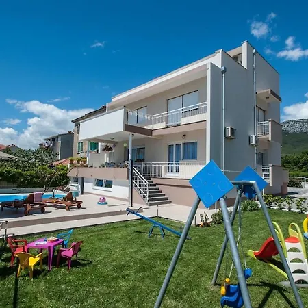 Casa vacanze Rosemary - Seafront, Pool, Jacuzzi, Gym Kaštela