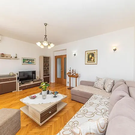 Rosemary - Seafront, Pool, Jacuzzi, Gym Casa vacanze *