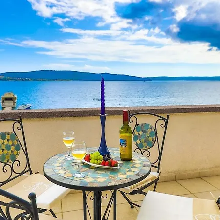 Rosemary - Seafront, Pool, Jacuzzi, Gym
