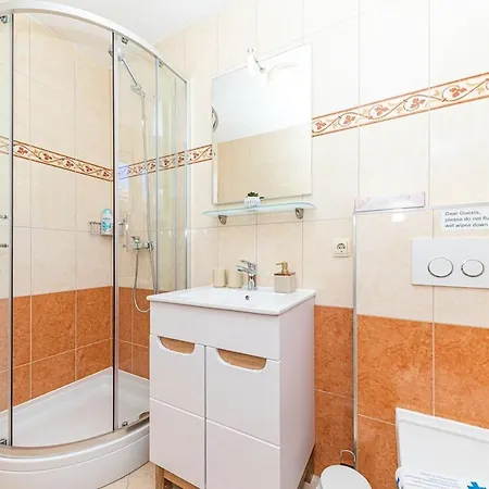 Casa vacanze Rosemary - Seafront, Pool, Jacuzzi, Gym Kaštela