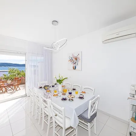 Rosemary - Seafront, Pool, Jacuzzi, Gym